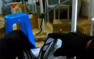 男子网购榴莲快递拆出大蛇：吓到产生心理阴影 ！