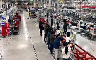 马斯克确认Optimus机器人复数为Optimi 量产目标每年千万台 ！