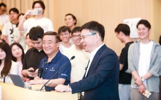 余承东在南方科技大学开课：已有2万余个鸿蒙原生应用和元服务上架 ！