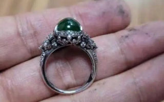 百万翡翠失主:是父亲准备的婚戒，失而复得让整个家庭都倍感兴奋 ！