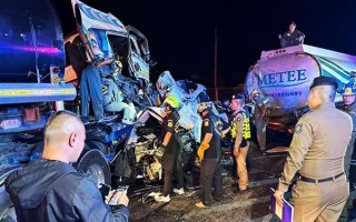 泰国一雪佛兰科帕奇发生严重事故：车内10人死了8个 ！