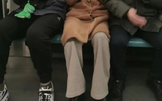 据说 不雅的叉开腿坐却最健康：骨科专家提醒 !