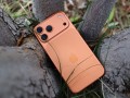 第一批iPhone 17贴膜受害者出现了：贴膜工具把边框划伤 果粉心疼 !