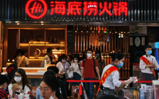 海底捞门店回应能打毛线：近期新开的活动，受到了广大顾客的热烈欢迎 ！