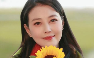 周海媚曾说自己绝不整容：不同年龄就演不同角色，顺其自然，就这样老去 ！