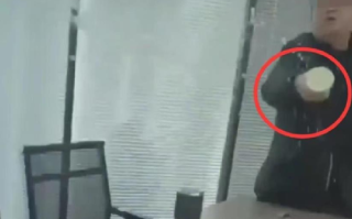 社区书记辱骂群众并泼热水已停职：责成作出书面检查，其本人也已向对方道歉 ！