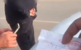 城管“一身酒气”疑用私人二维码收罚款！官方回应：已向领导反馈，正在调查核实！