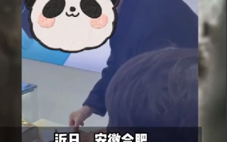 大学生返乡：一人搞定全村祝福语 ！
