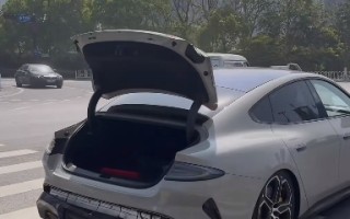 车主晒小米SU7定损单引围观：奥迪沃尔沃等车主看完维修费称要换车!