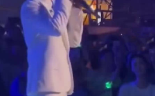 周深曾直接拒绝演唱现场放人声伴奏：表示自己不太喜欢那样 ！