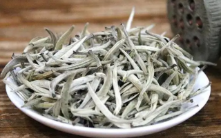 白茶的种类主分为四类：白毫银针/贡眉等(第一茶中极品)