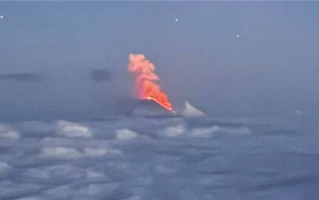 8.7级强震后：世界最活跃的活火山之一开始喷发 !