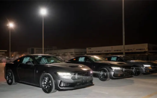 肌肉车爱好者狂喜！福特野马Dark Horse实车到港：搭载5.0L V8发动机 ！