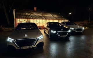 新一代奔驰S级出现在上海街头 发光格栅太炸了 ！