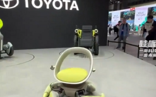 丰田不展车推出新型椅子：造型奇特 没轮子四腿可移动 可让瘫痪者行走 !