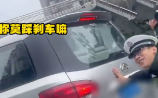 交警帮市民推车无奈大喊:莫踩刹车 ！网友：从声音听出了他的委屈和无奈！