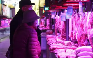 生鲜灯全面禁用 开启“素颜”卖肉：使用“生鲜灯”最高罚款三万元 ！