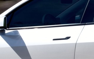 多人事故后被困死车内！欧盟监管机构发难电子式门把手 ！