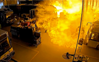 压缩天然气气瓶破裂 美国得州发生公交车爆炸起火事件 ! 压缩天然气气瓶破裂 美国得州发生公交车爆炸起火事件 !