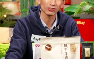 孙东旭重回东方甄选直播间：否认开会时曾摔手机 ！