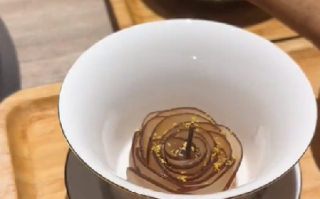 尔滨把冻梨做出花来了 网友：冻梨自个没想到还能这么优雅 ！
