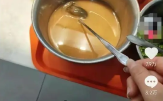 扬州一学院食堂麻酱盆中发现老鼠 !校方通报：监控确定有8人使用该调料 ！