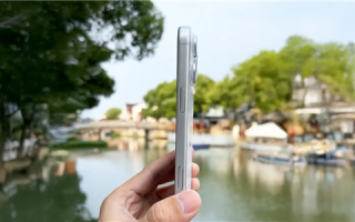 苹果iPhone 17 Pro Max机模上手：厚度增加 电池加大 ！