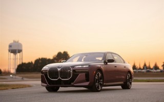 宝马最贵电动轿车！全新BMW i7 M70上市：起售价263万元 ！