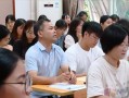 52岁大学生将毕业：一家四口都在上学 ！