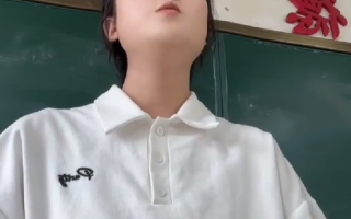 老师因误会学生当全班面鞠躬道歉！网友：这才是为人师表！ 