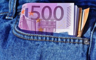 代表建议将个税起征点提至8000元：董明珠说1万元吧 ！