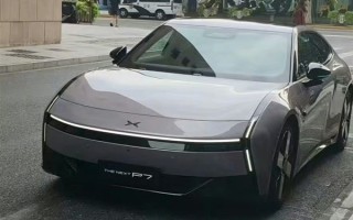赛博未来感十足 全新小鹏P7实车曝光：首次亮灯了 ！