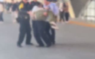 浙江一女子进入铁轨被列车碰擦！官方：已被送医，暂无生命危险 ！