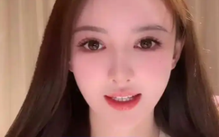 黄晓明前女友叶柯退网8个月后再开直播 在线人数瞬间10万＋ 被指为复出试水 !