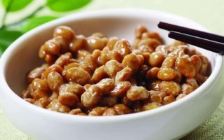 纳豆的成分和吃法（解释纳豆的成分特点和多种食用方式） ！