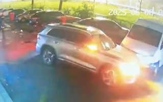 男子无证醉驾出事故被索赔8000元：嫌要价太高报警请评理 ！