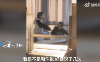 女生占16个座并殴打同学 校方回应：图书馆不允许占座，目前还是以劝导为主 ！