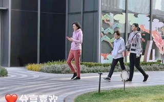 网友晒姚明女儿近照：13岁身高快追上妈妈了 !