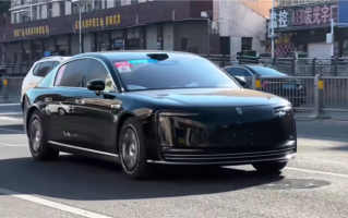 华为百万级豪车 尊界S800路试 博主：对顶豪人群理解很深刻 !