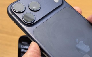iPhone 17系列或成近年最娇气苹果手机：用了几个小时就满身划痕 蓝色黑色尤甚 !