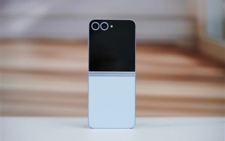 三星亲民折叠机Galaxy Z Flip7 FE首曝：售价或跌破万元大关 ！