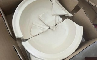 网购无印良品陶瓷碗收到一堆碎片 客服：不退不换只赔4元 ！