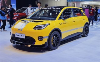 小米SU7 Ultra同款涂装、机盖开孔！广汽埃安UT Ultra亮相上海车展 !