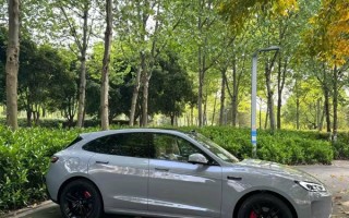 北京车展见！问界新M5实车曝光：全新配色、LOGO黑化 ！