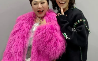 向太吐槽cos她的人衣服太low了：强调自己那件是华伦天奴鸵鸟毛高定版的 ！