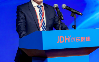 渐冻人蔡磊全球首次试用可穿戴人工喉：还原正常声音 清华大学开发 ！