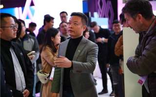 何小鹏：未来预计汽车公司的年研发投入达500亿元 300亿用于AI领域 !