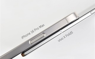 vivo X Fold5真机照出炉：折叠态厚度接近iPhone 16 Pro Max !