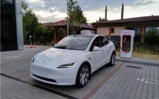 换装Model 3同款造型大灯：特斯拉全新Model Y无伪装谍照曝光 ！