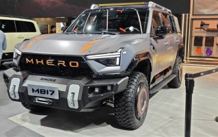 改装党狂喜！猛士M817 Hero版正式上市：售价30.19万元 !